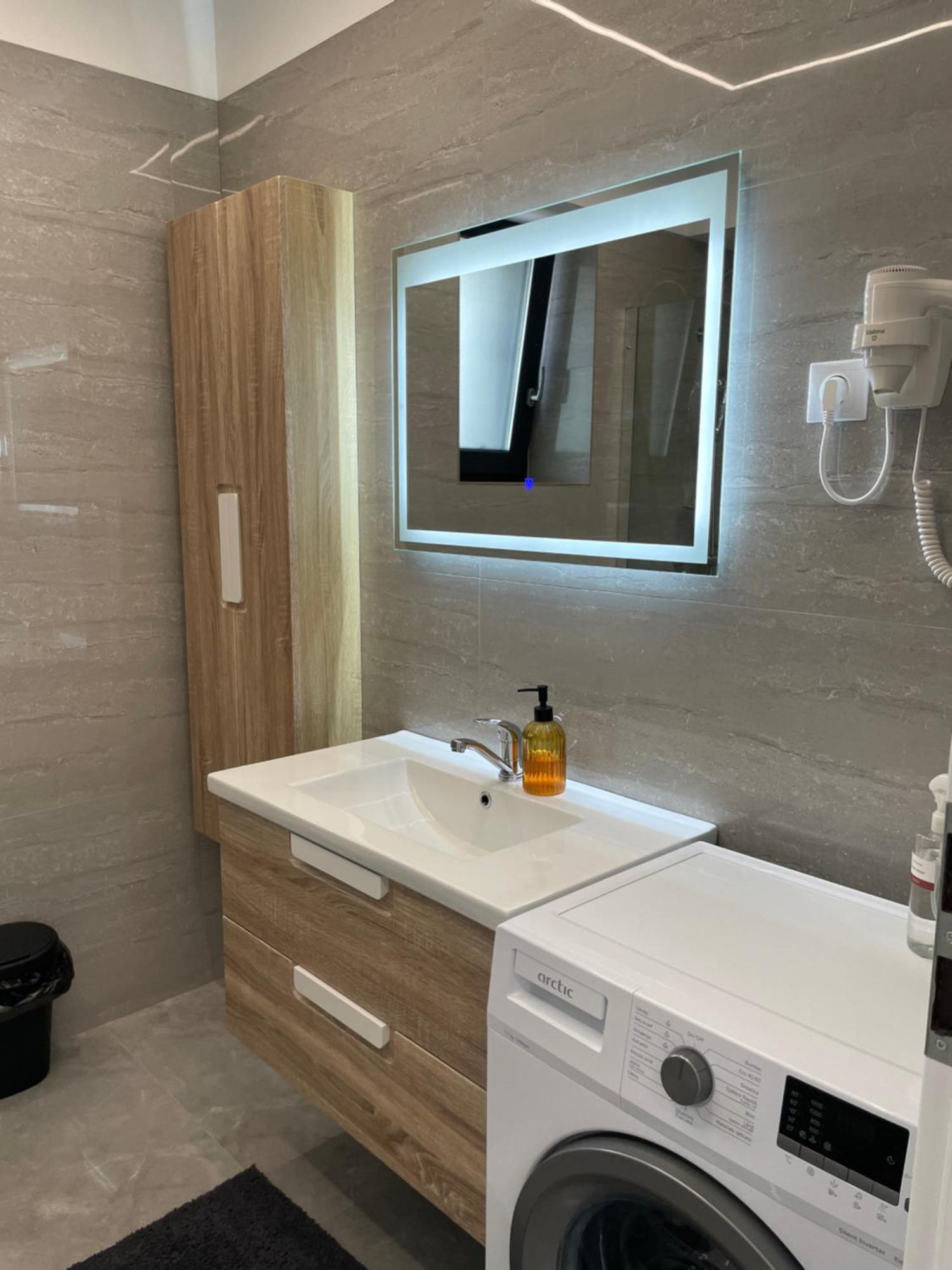 Noah Apartment Self Check-In Otopeni Extérieur photo